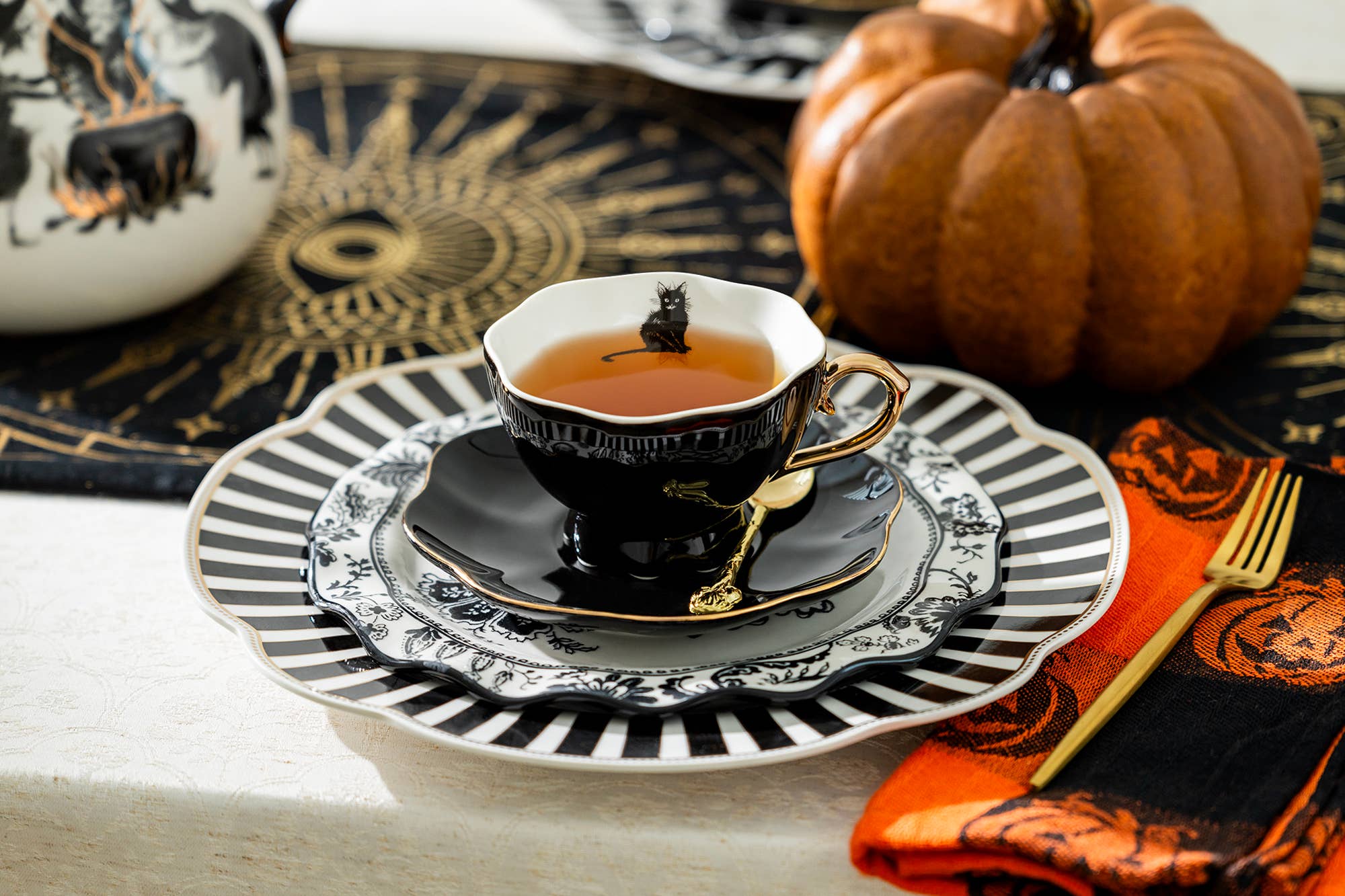 Black Cat Black Gold 7.5oz Tea Cup and Saucer