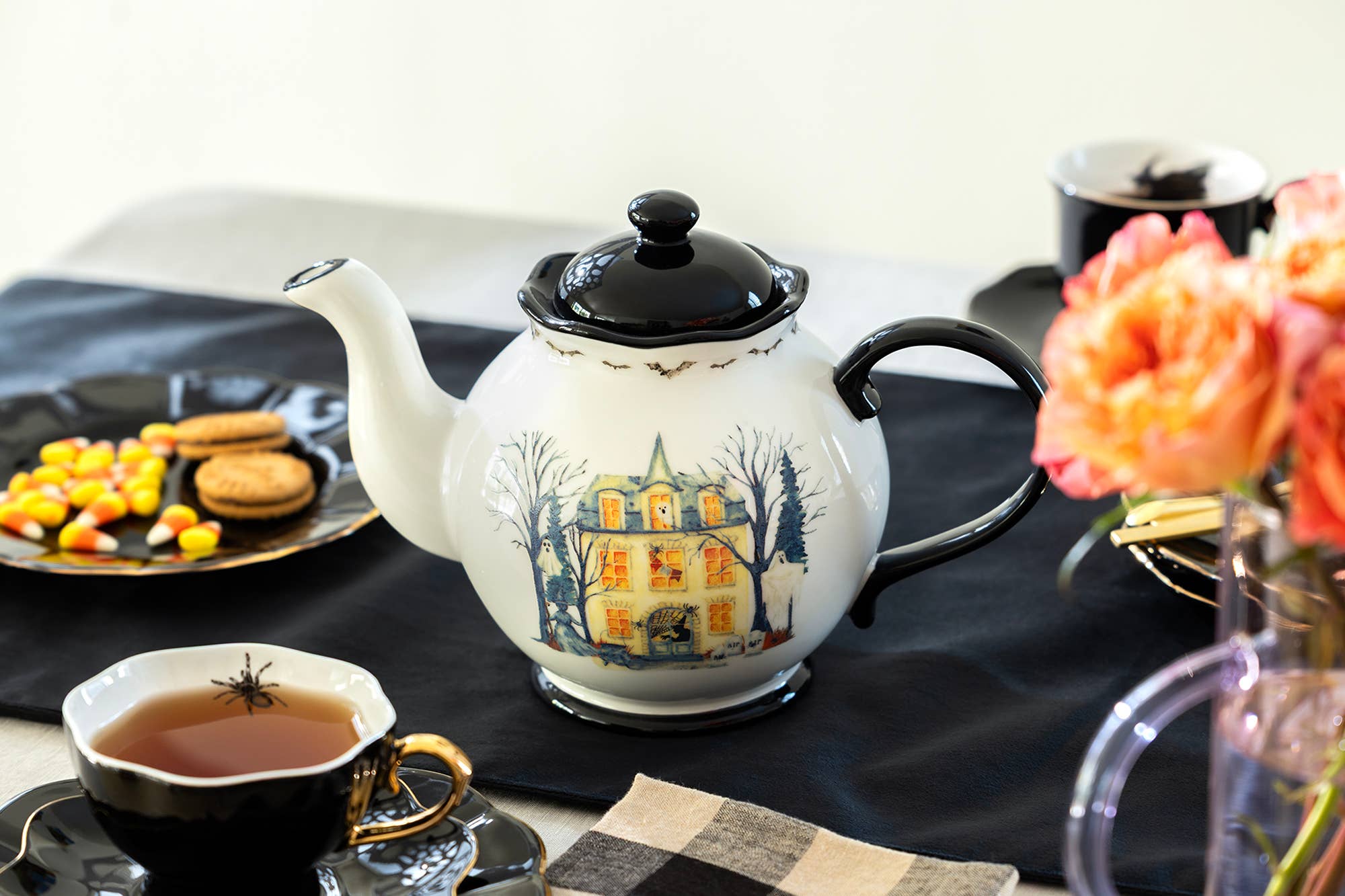 Halloween Haunted House 40oz Teapot