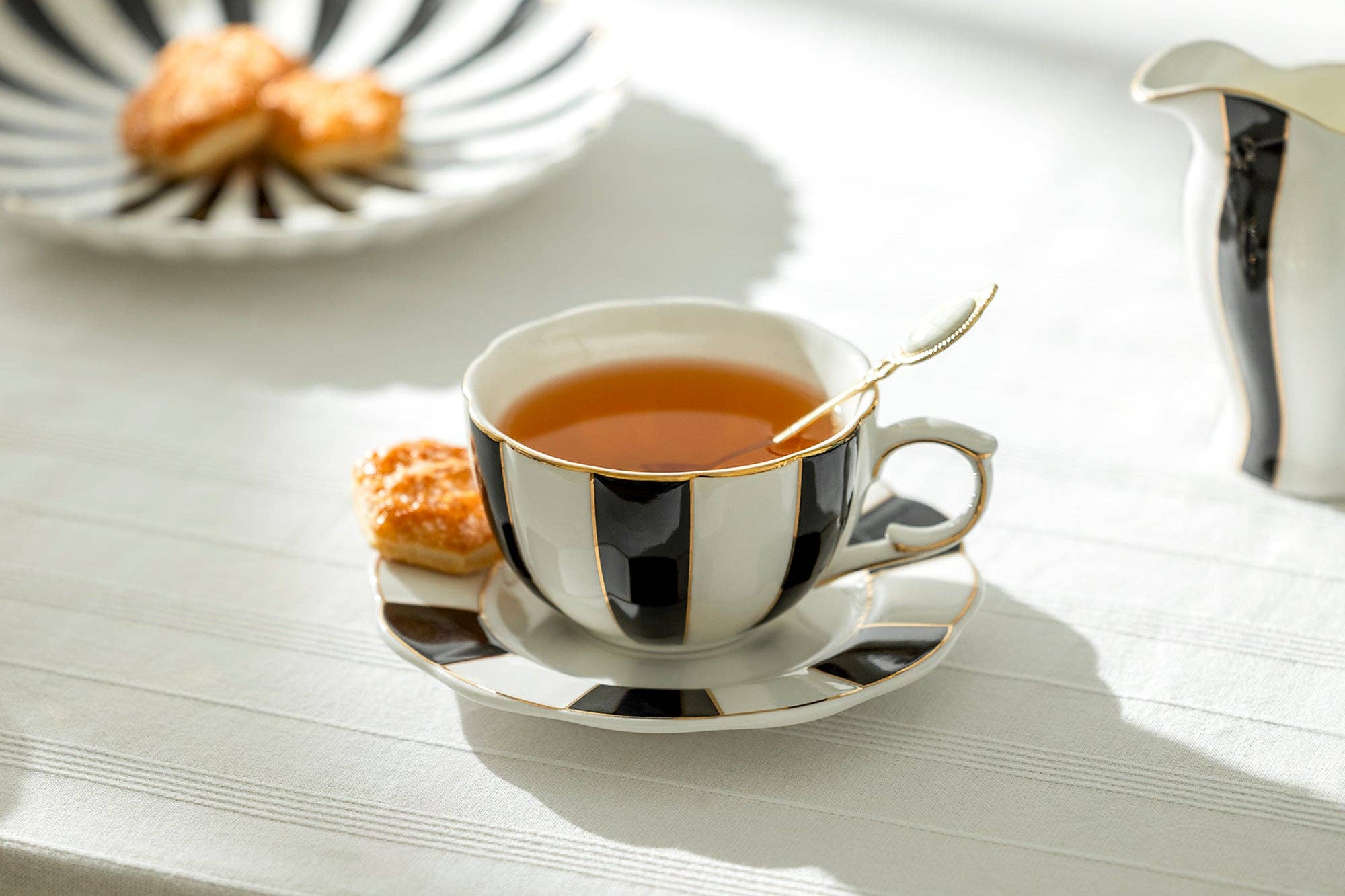 Black and White 7oz Scallop Fine Porcelain Tea Cup & Saucer